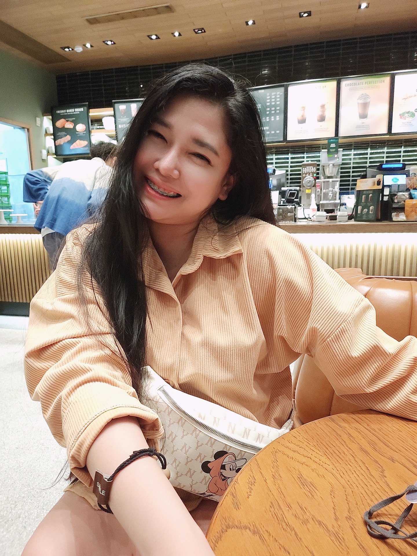 หาคนดูแลด่วนค่ะเดือดร้อนมากหรือช่วยซื้อคลิปรูปก่อนก็ได้