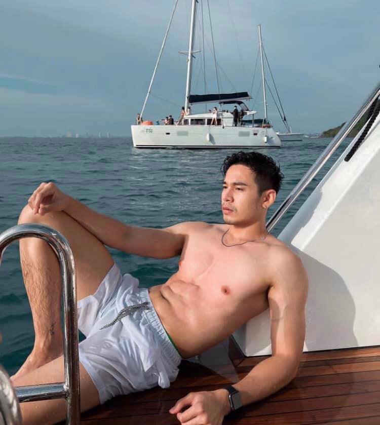 หาเพื่อนคุยครับ หาเเฟนระยะยาว