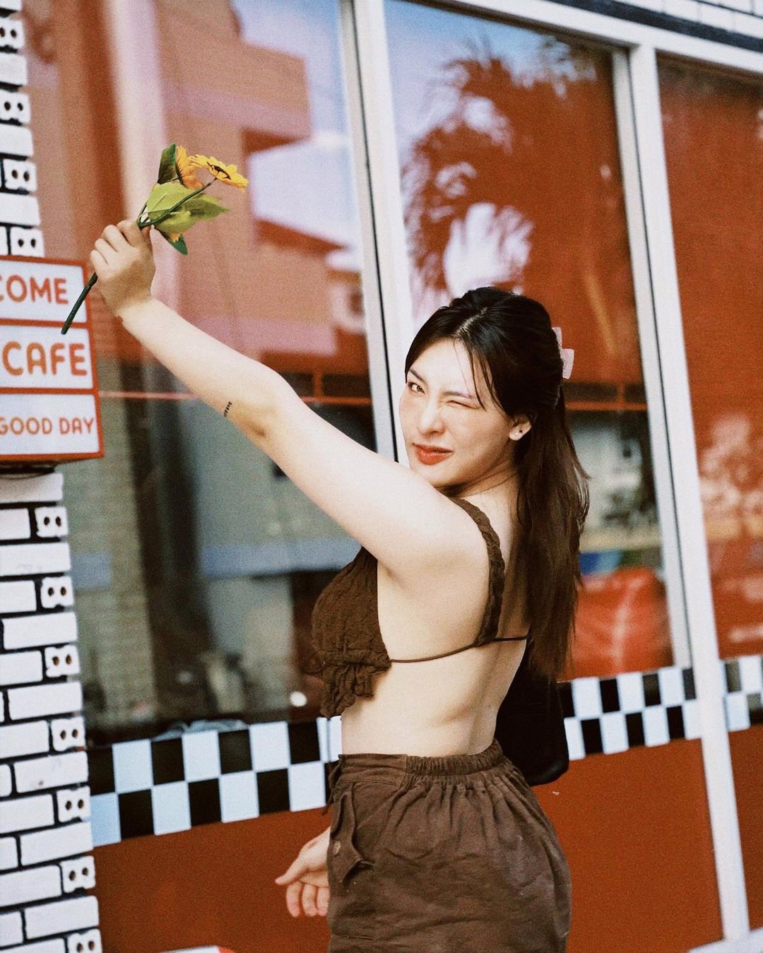 ขออนุญาติใช้พื้นที่นี้หาเพื่อนคุยค่ะ ชอบคนที่มีอายุเยอะกว่า ชอบคนอบอุ่น เอาใจเก่ง เเละก็ขอไม่หื่นนะคะ ( ไม่รับเป็นเด็กใครค่ะ) ไอดีไลน์ : Jumpp_p