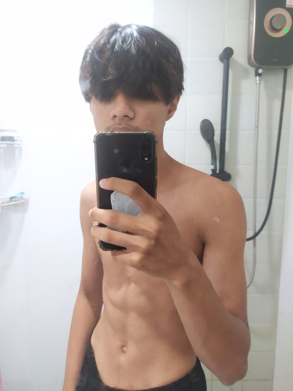 ผมเป็นผู้ชายอายุ 18 หาพี่ดูแลสายเปย์ครับ