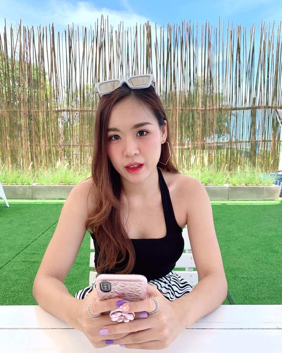 สวัสดีค่ะ ชื่อหลินนะคะ หาเพื่อนคุยค่ะ ชอบคนที่มีอายุมากกว่า นัดเจอกินข้าวได้ คุยเรื่องเซ็กขอผ่านนะ ID:: linping147