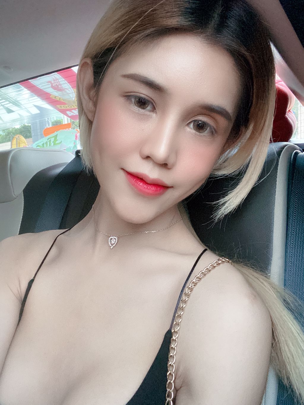 สาวสอง ไม่แปลง ดีกรีพริตตี้ หาพี่ชายใจดีเลี้ยงดู 