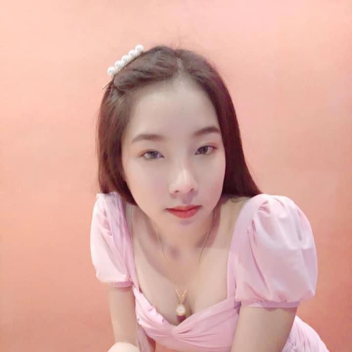 วา ค่ะ อายุ 21 ปี ขาว หมวย 