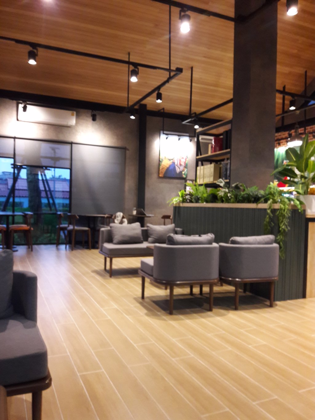 🚘เจ้าของกิจการหาช่วยน้องนักเรียนที่เรียนจิง18-25ปี