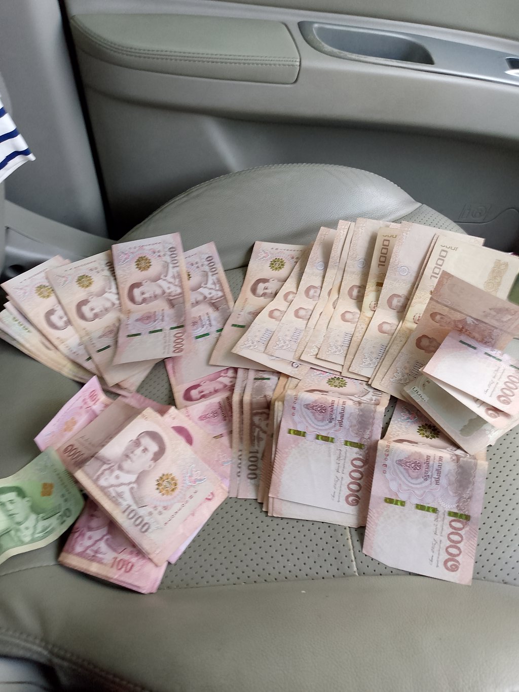 🚘พี่เจ้าของกิจการยินดีช่วยน้องนักเรียน1ท่าน