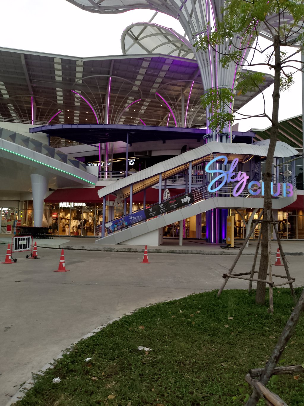 🚘เจ้าของกิจการยินดีช่วยน.ร.ติดขัดเรื่องเงิน