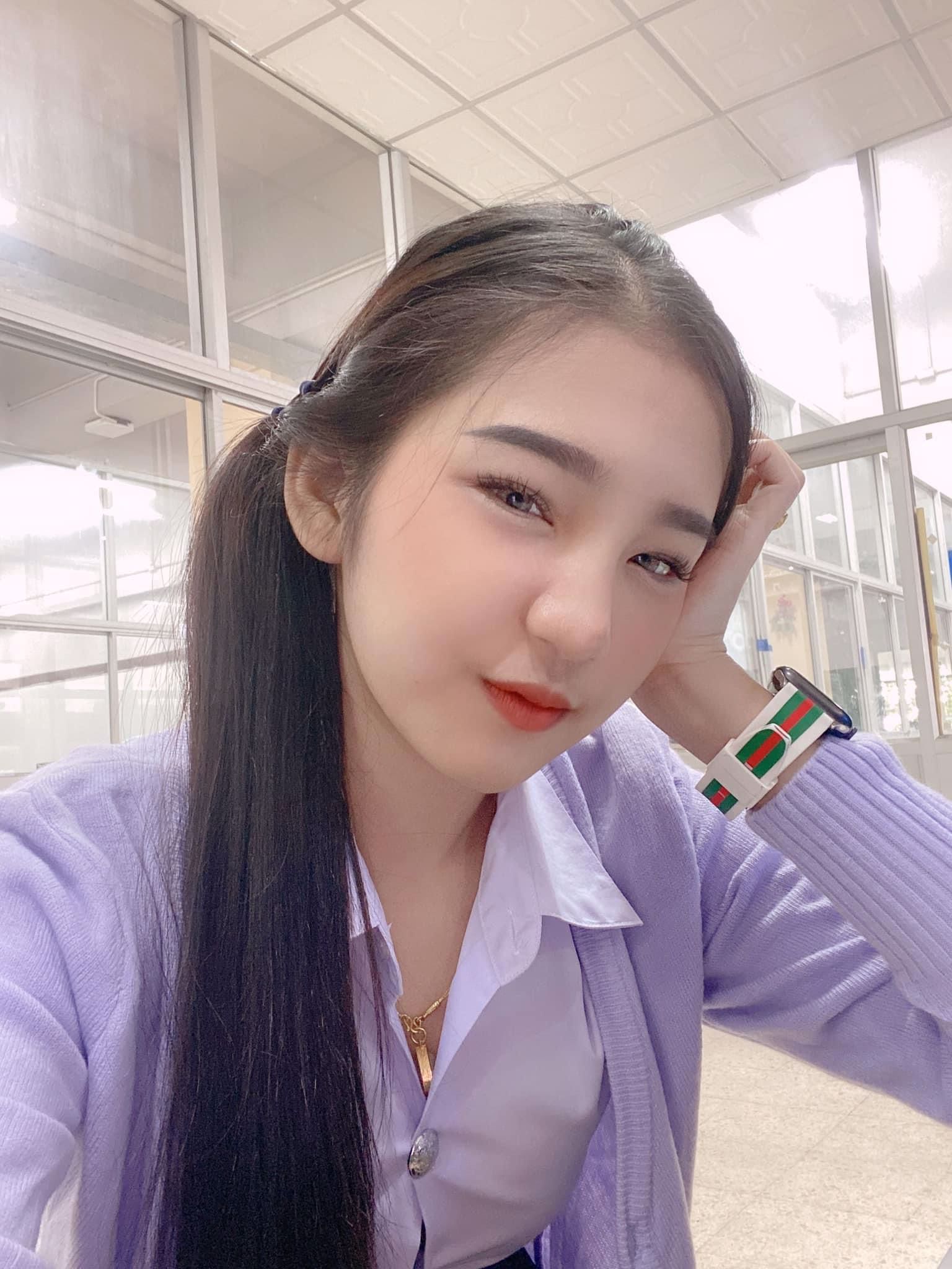 ฟ้าค่ะ อายุ 21 ปี ร้อนเงินค่ะ 