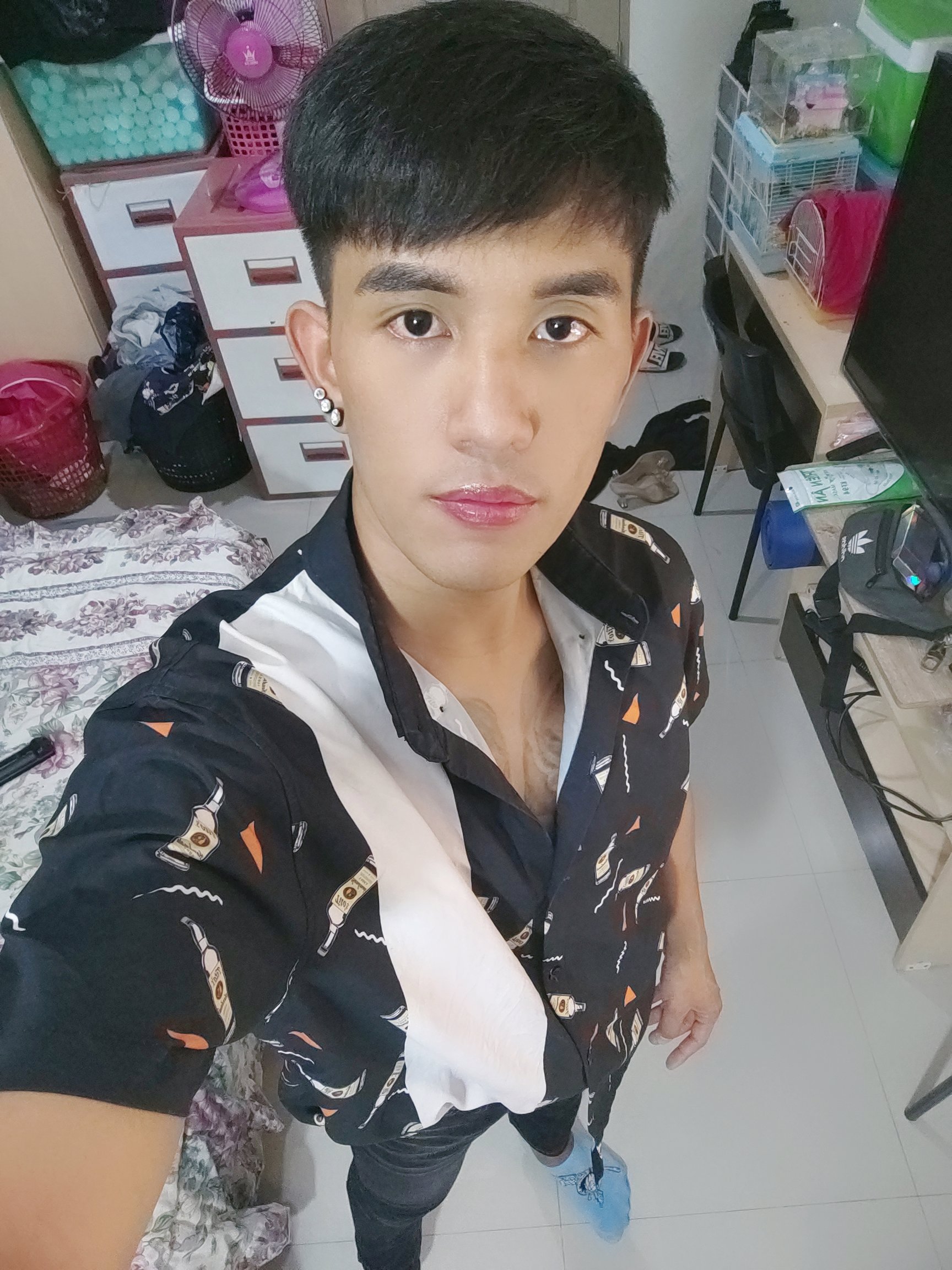 หาพี่สาวใจดีรับเลี้ยงครับ