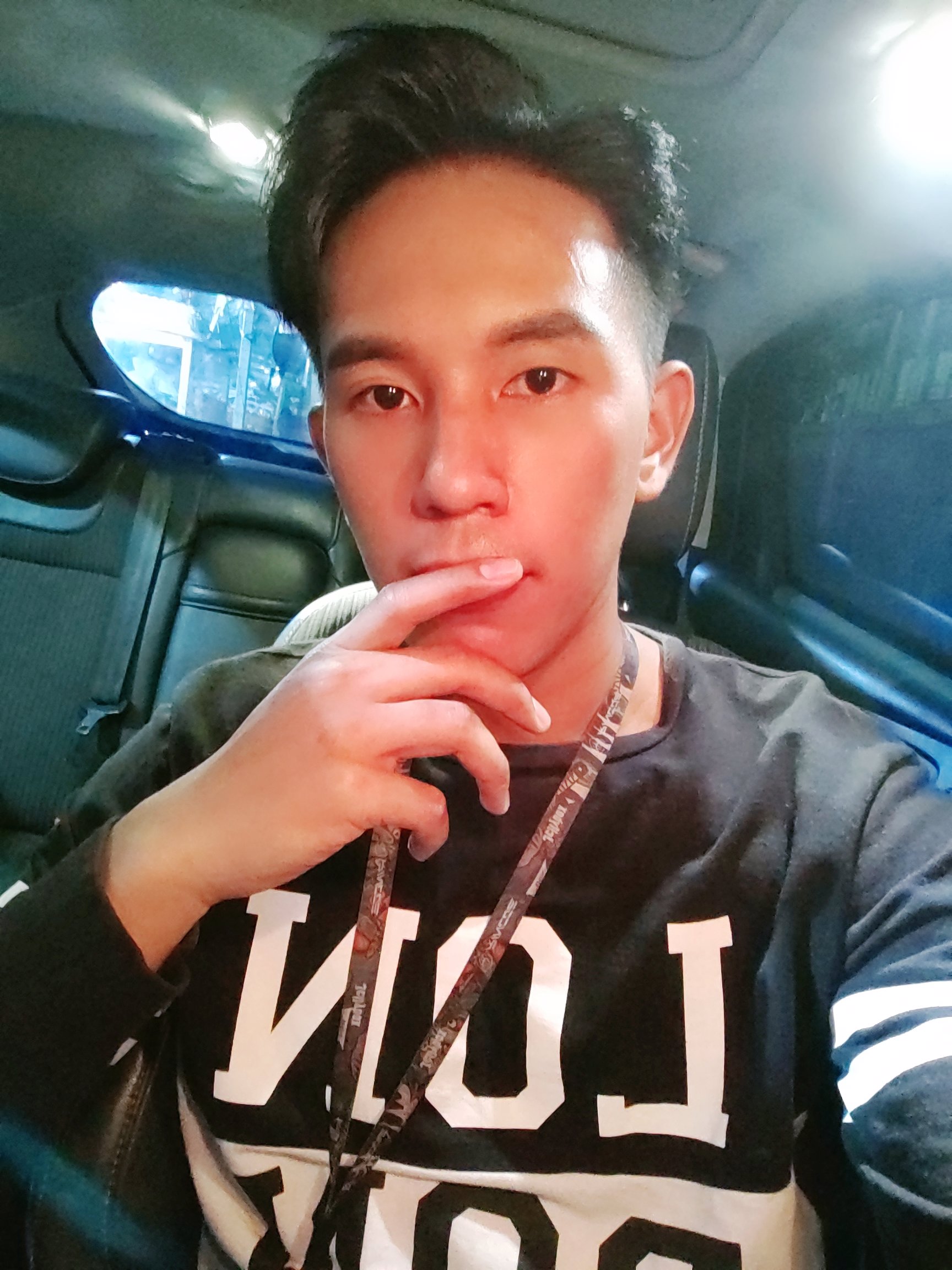 หาพี่สาวใจดีรับเลี้ยงครับ