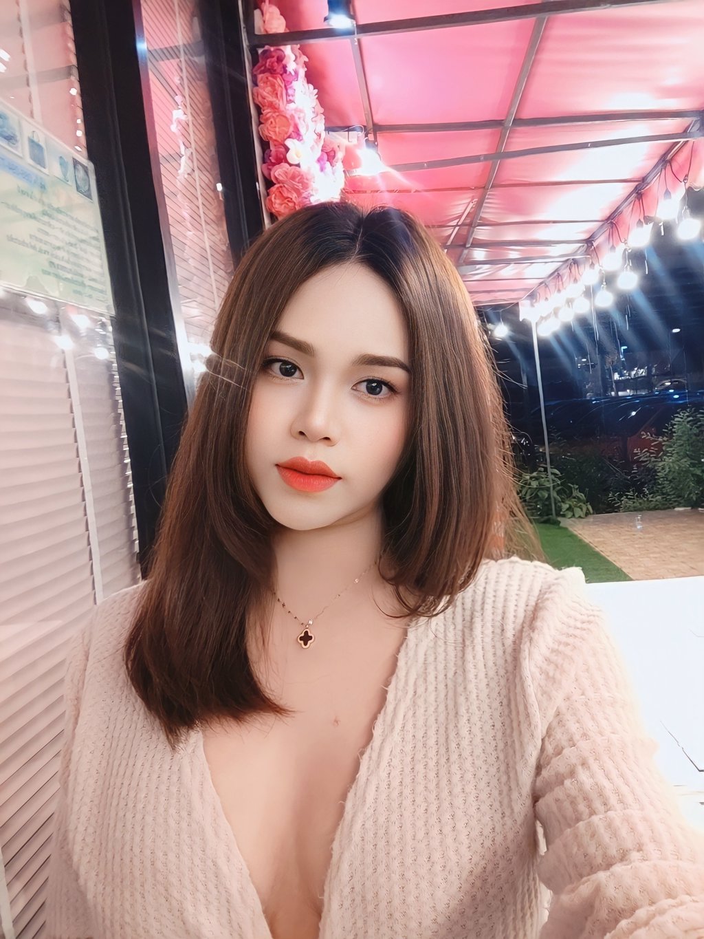 สาวสองนมใหญ่ หาพี่ชายใจดี  รามอินทราไปหาได้ อวบนิดๆ น่ารัก ตรงปกค่ะ 