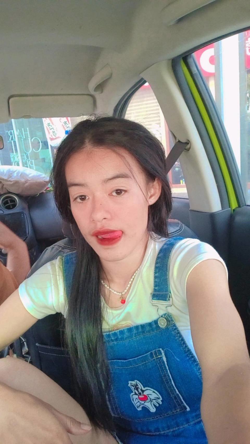 หาพี่ช่วยเหลือด่วน เดือนมาก มีห้องคะ 😭😭