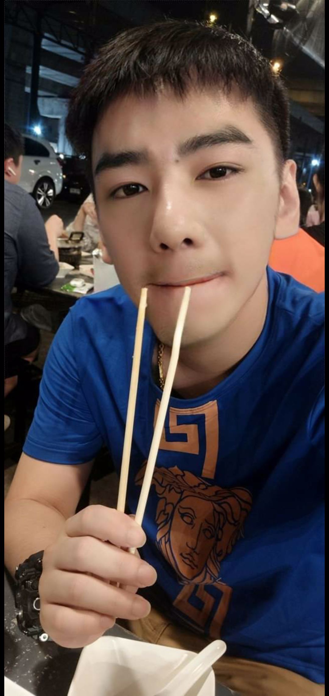 น้องชายขาวตี๋เป็นไบครับ บริการเป็นเพื่อนคุย ทานข้าว  