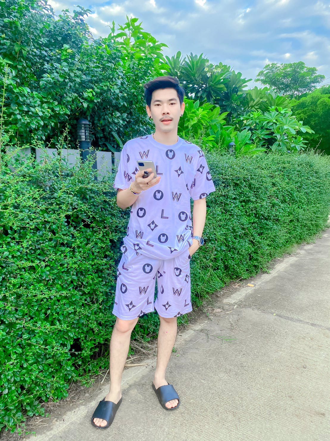 ผมชื่อ โฟนคับ