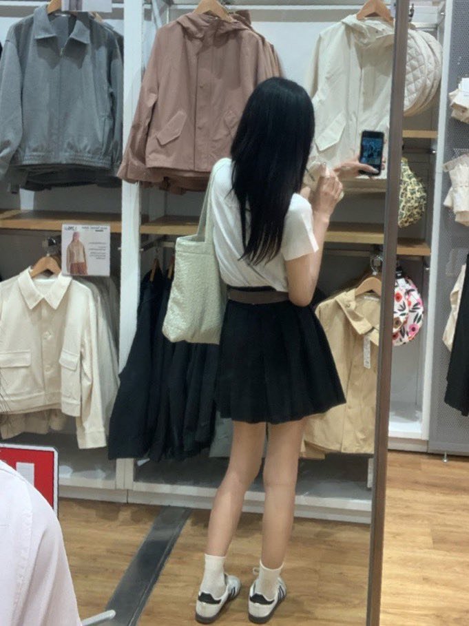 เรียนมหาลัยปี2 เป็นคนเรียบร้อยค่ะ หาพี่ใจดี