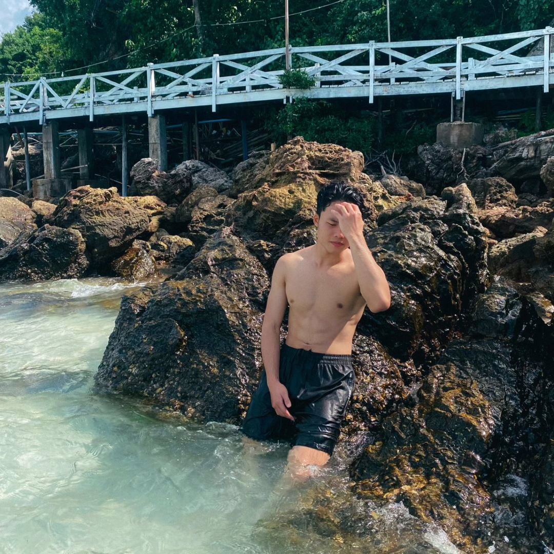 ชายเเท้มีกล้าม หาคนดูเเล