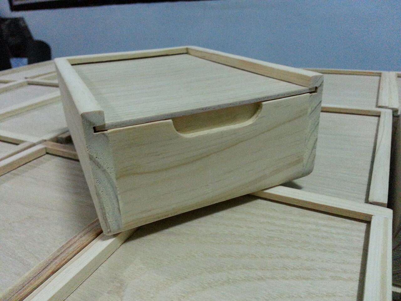 ผลิตและจำหน่ายกล่องไม้