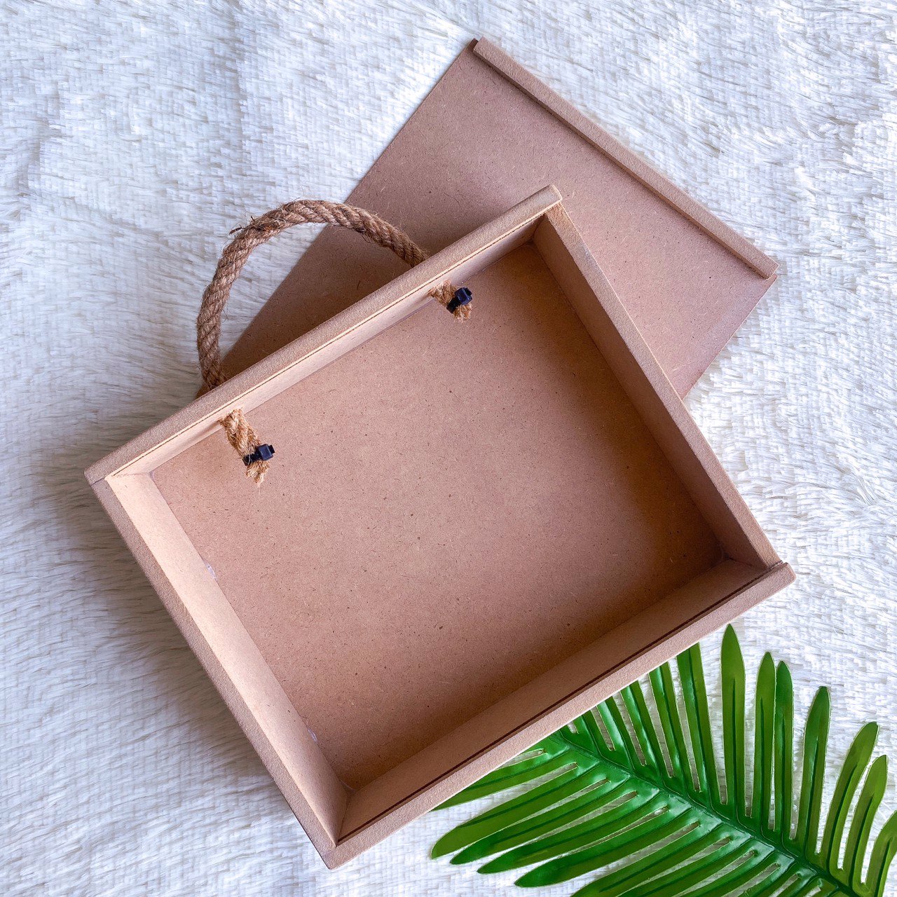 กล่องไม้แบบมีจายจับ