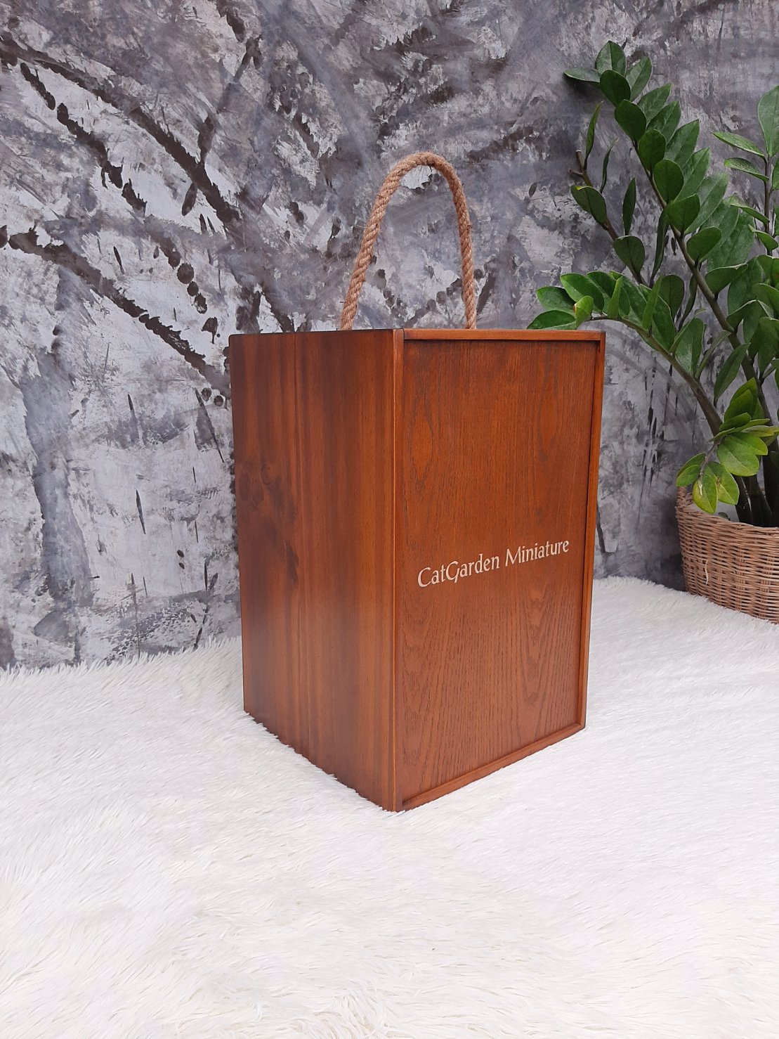 กล่องไม้มีมีสายหิ้วจับ