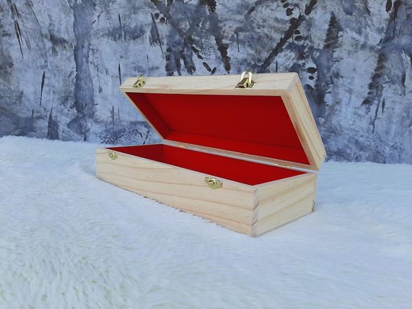 กล่องไม้บุผ้ากำมะหยี่สีแดง