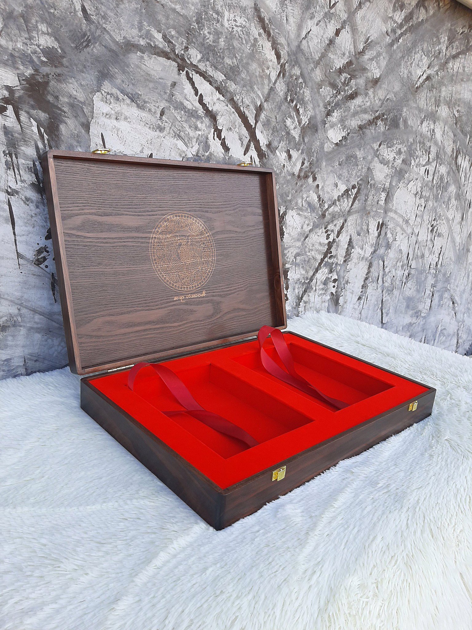 กล่องไม้ใส่หนังสือ