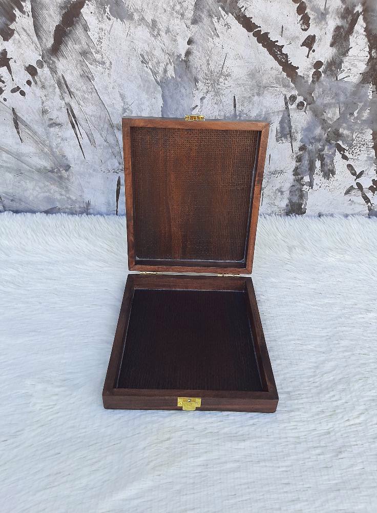 กล่องไม้สีโอ๊ค