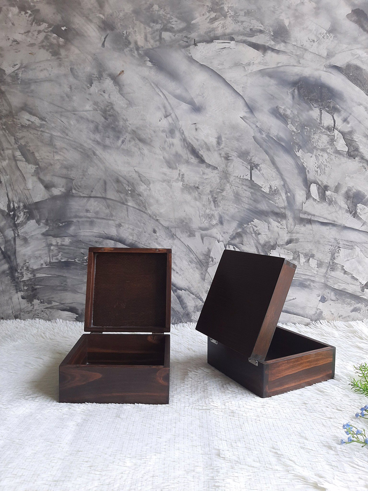 กล่องฝาล๊อคแม่เหล็กดูด