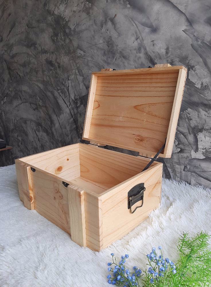 กล่องไม้สน 