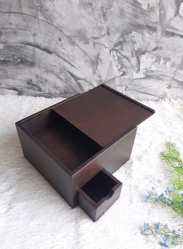 กล่องไม้มีลิ้นชัก