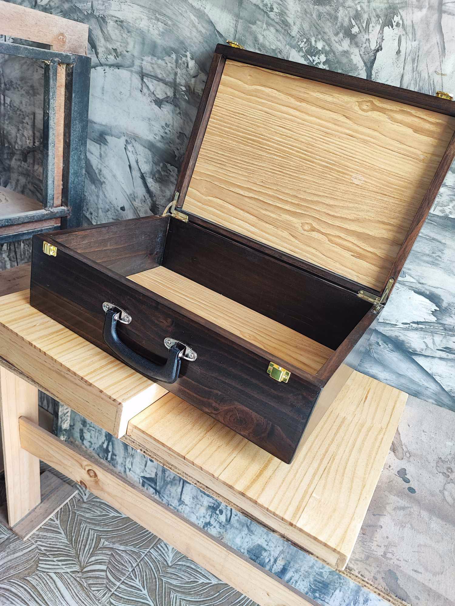 กระเป๋ากล่องไม้สน