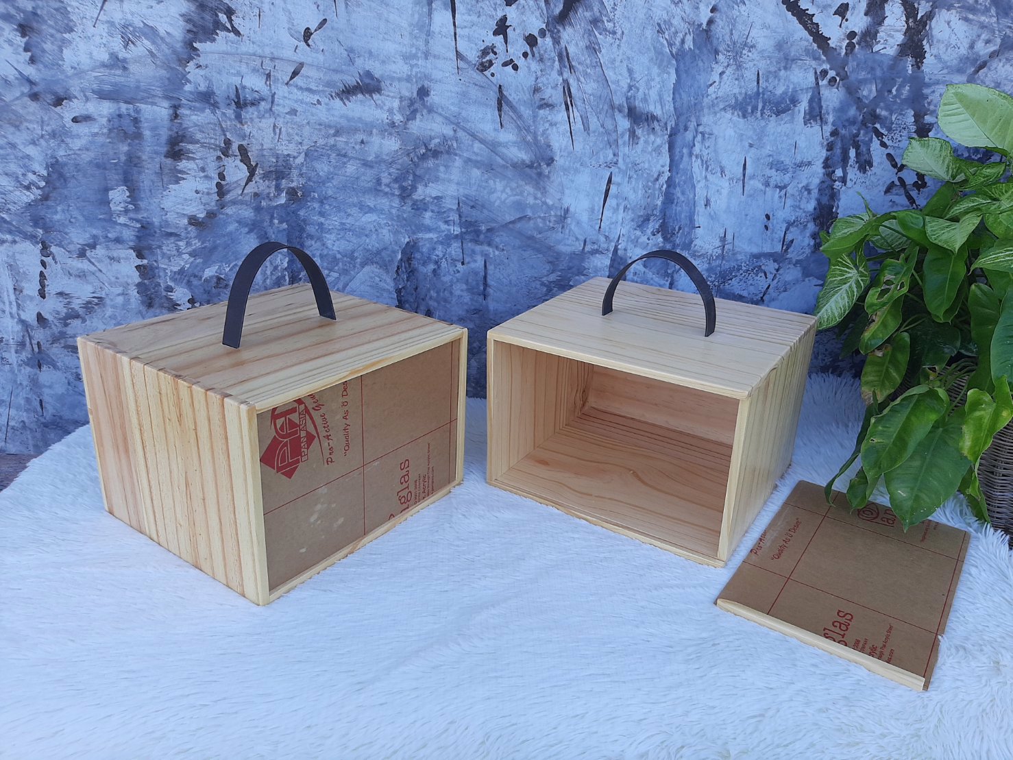 กล่องไม้สนฝาสไลด์อครีลิคใส