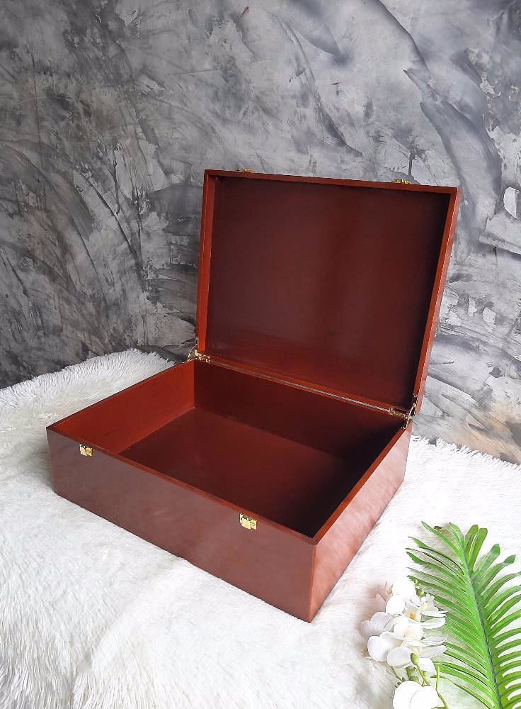 กล่องไม้สนฝาล้อคสีประดุ๋