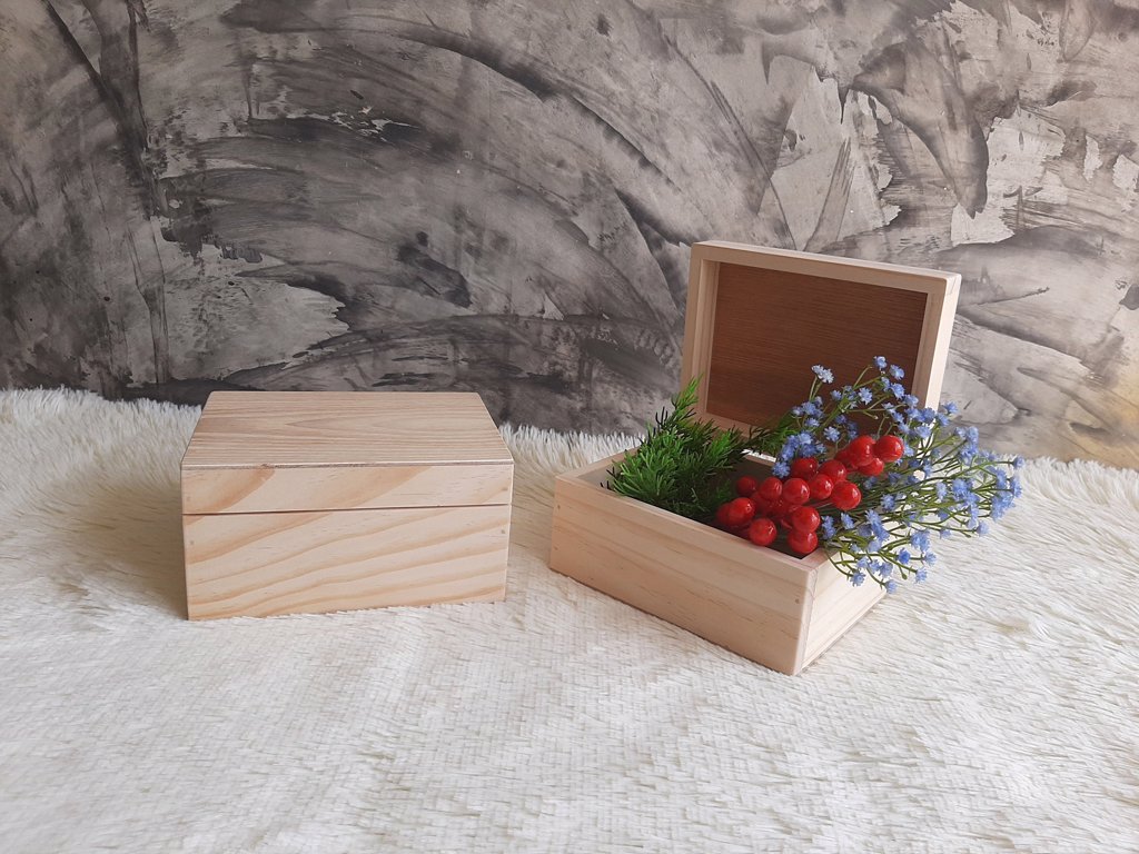 กล่องไม้สนฝาปิดบานพับ