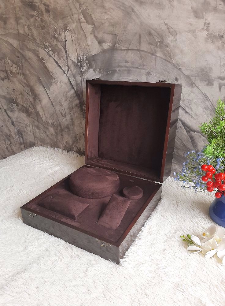 กล่องใส่มงกุฎชุดเครื่องเพชร