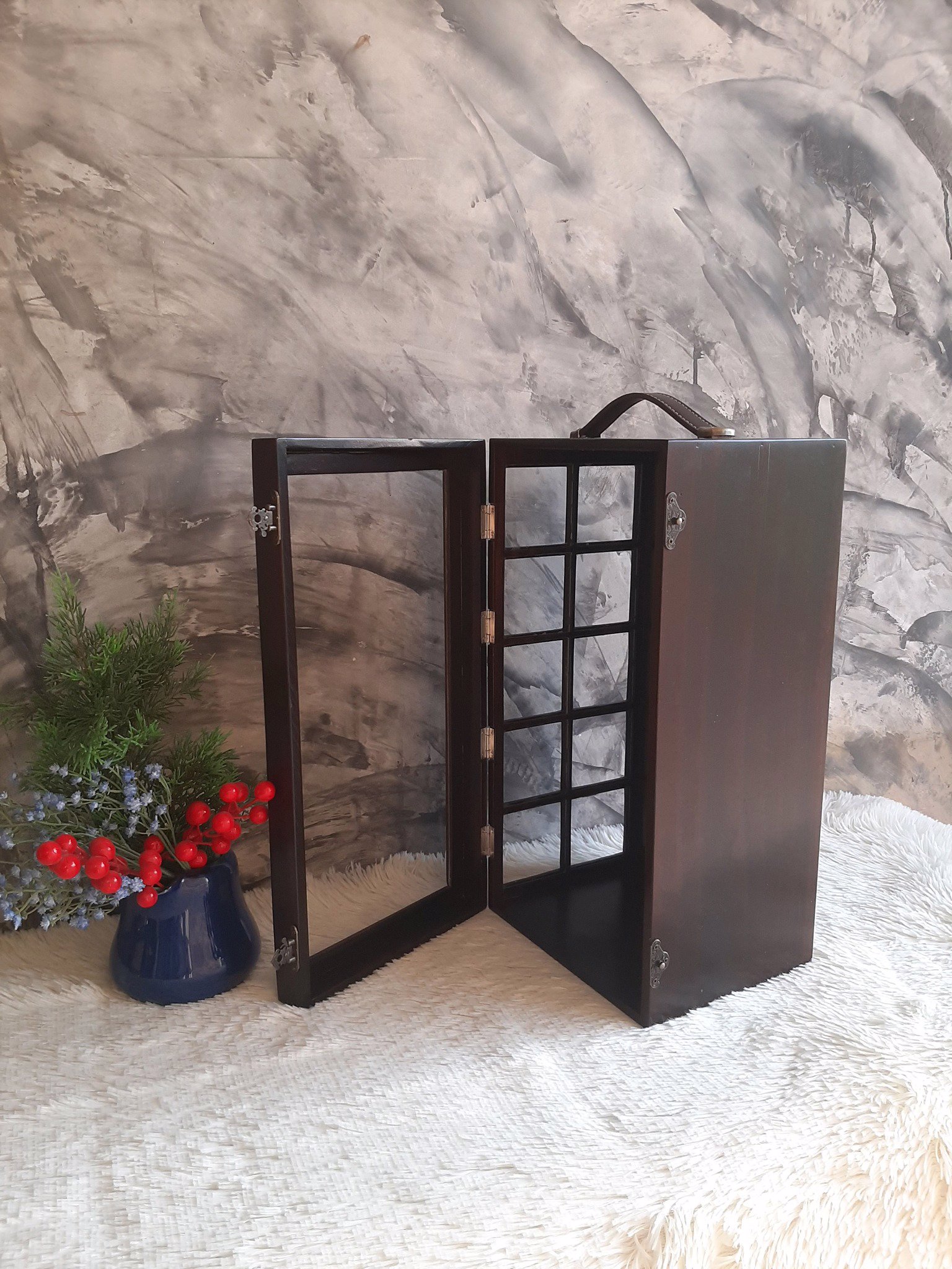 กล่องไม้ใส่โมเดลตุ๊กตา