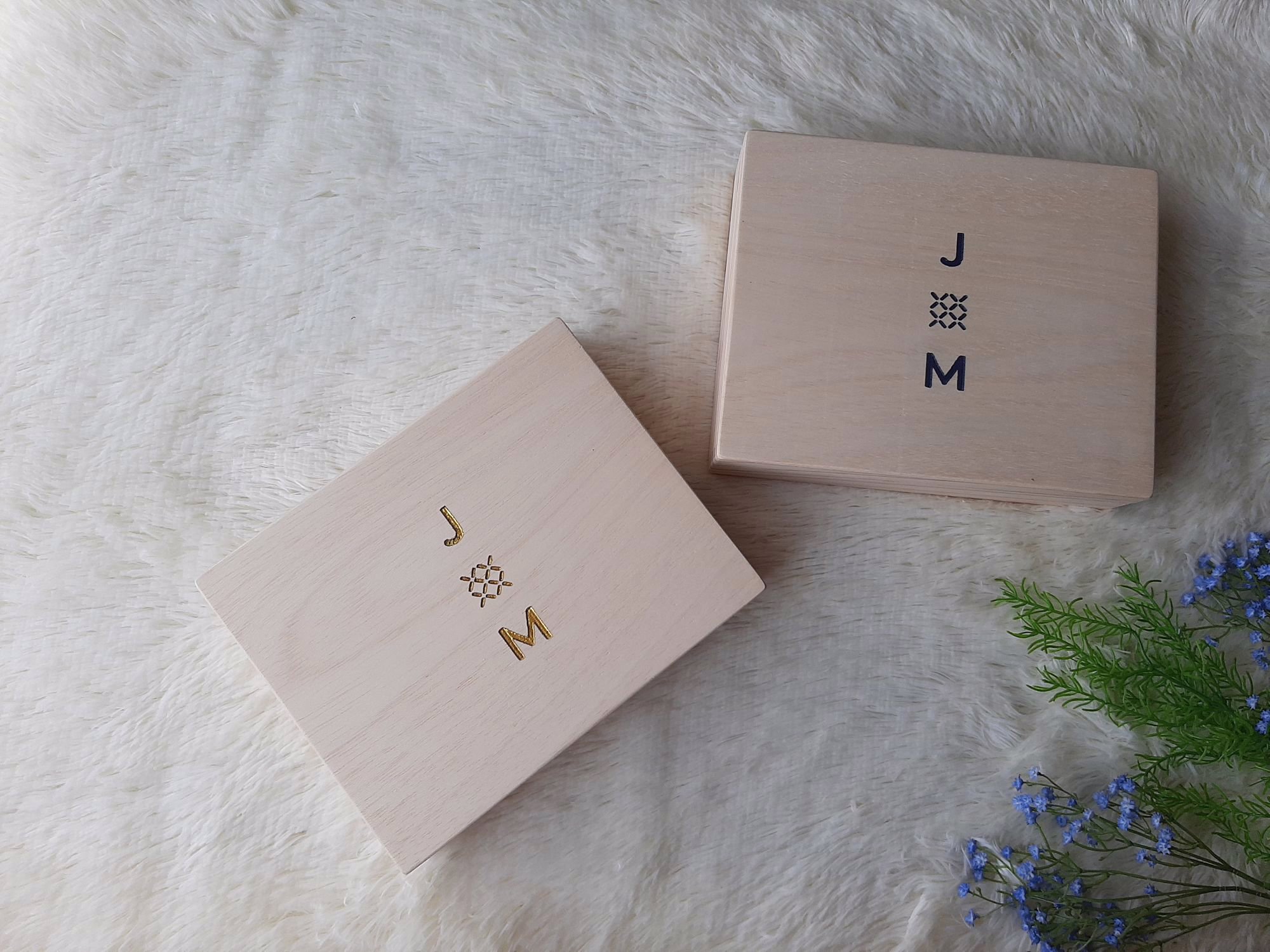 กล่องไม้ฝาครอบทำเลเซอร์โลโก้สีทอง