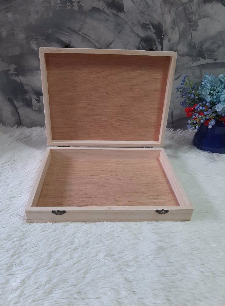 กล่องไม้สนแบบฝาล็อค