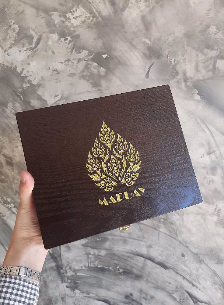 กล่องไม้ฝาล็อคสีโอ็ค