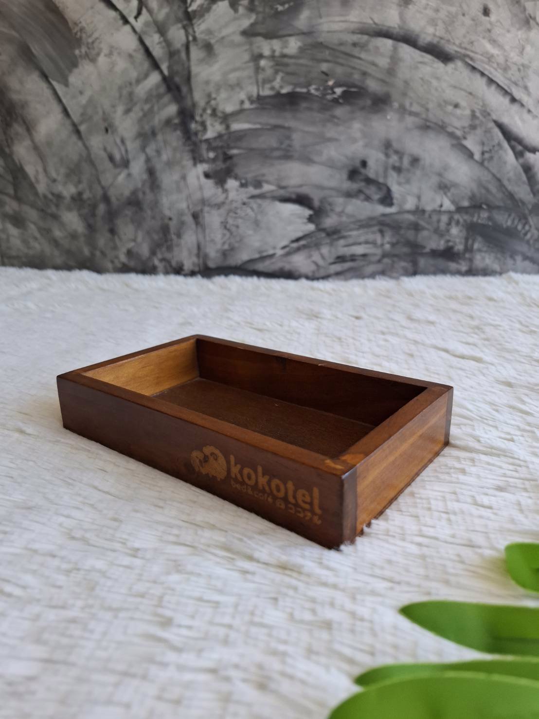 ถาดไม้สน