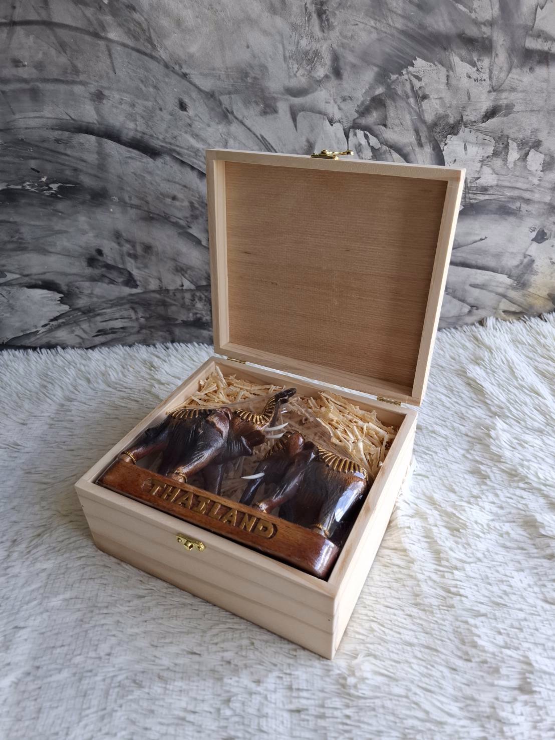 กล่องไม้สนฝาล็อค