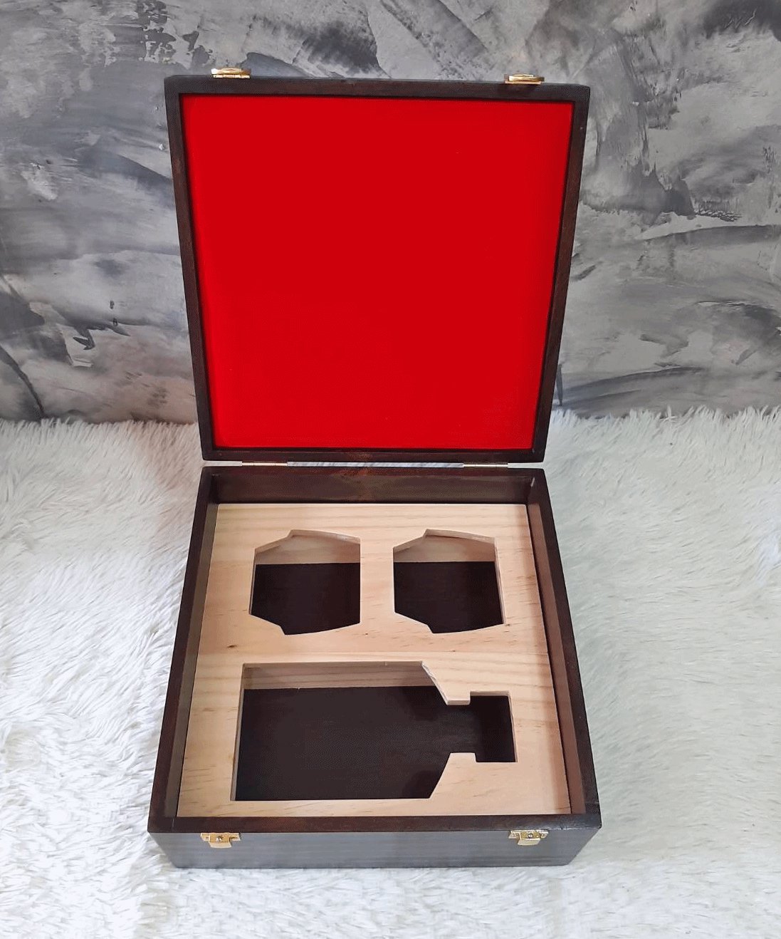 กล่องใส่เหล้าพร้อมแก้ว 2 ใบ