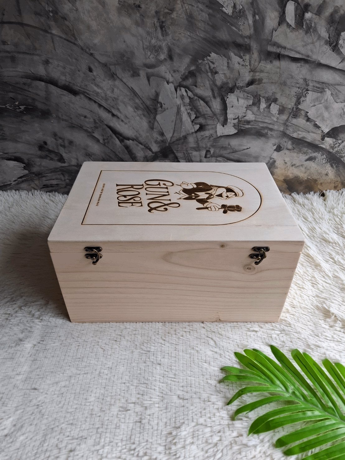 กล่องไม้สนฝาล็อค