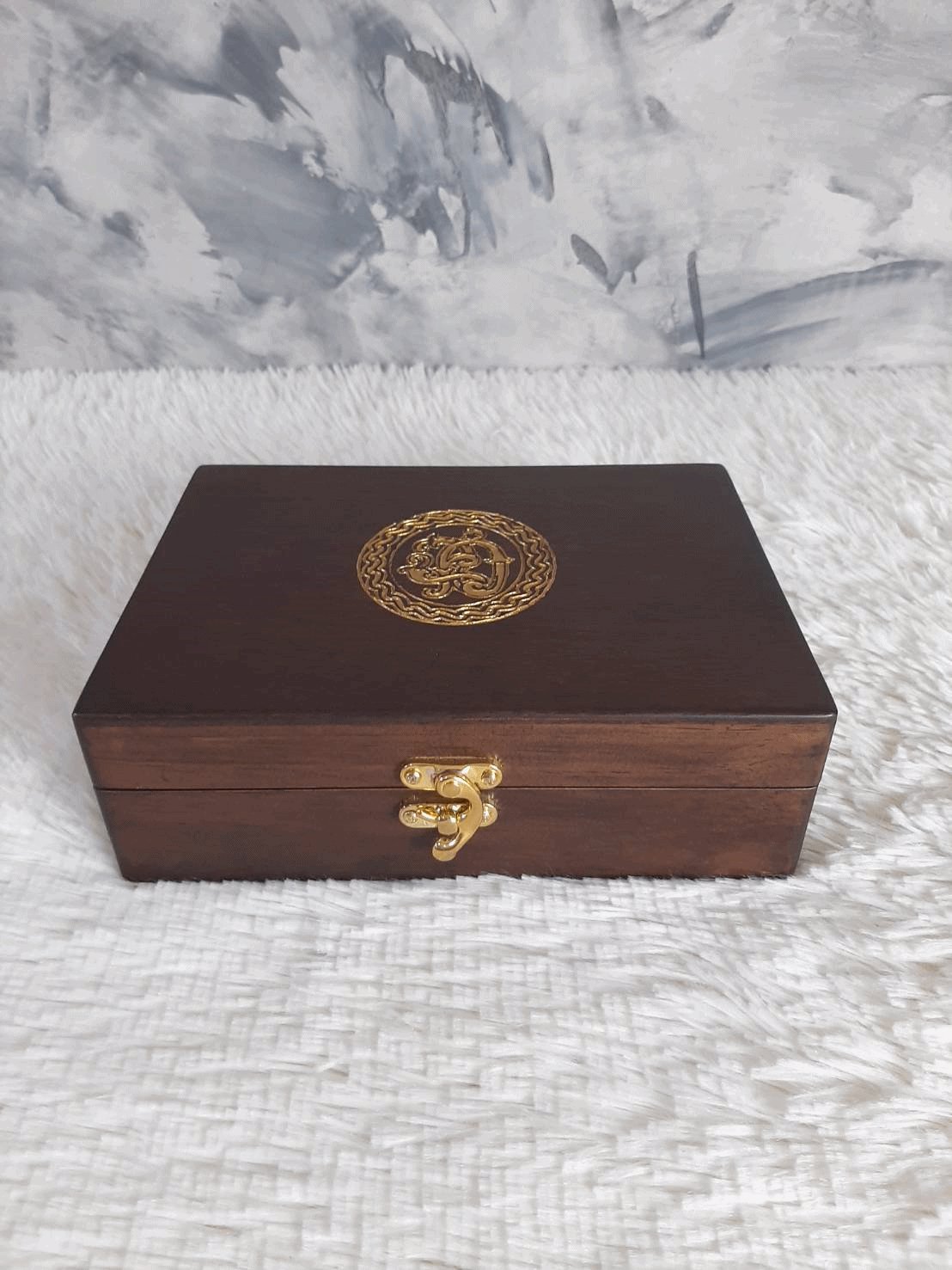 กล่องไม้สนฝาล็อค