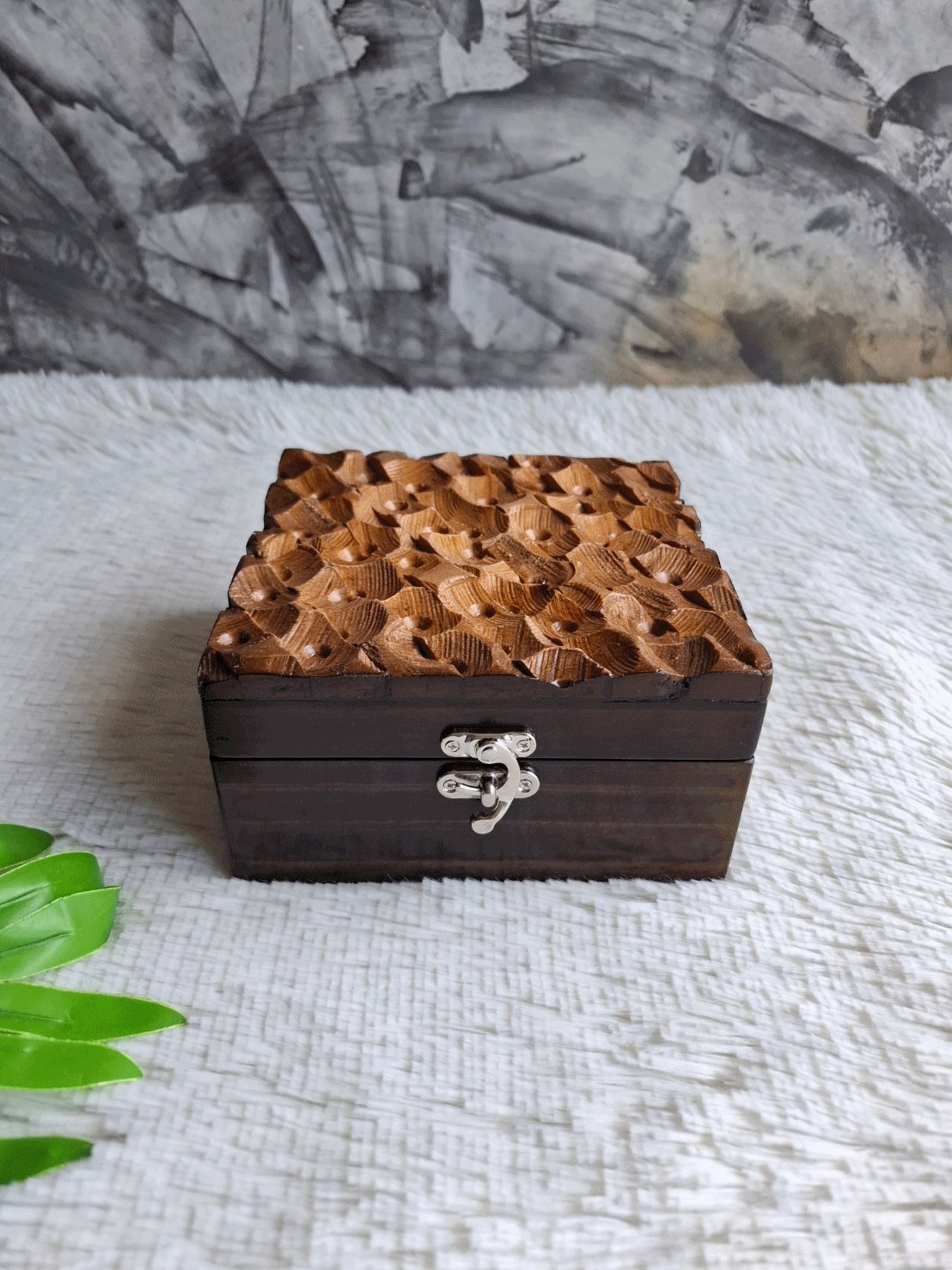 กล่องไม้แกะสลัก