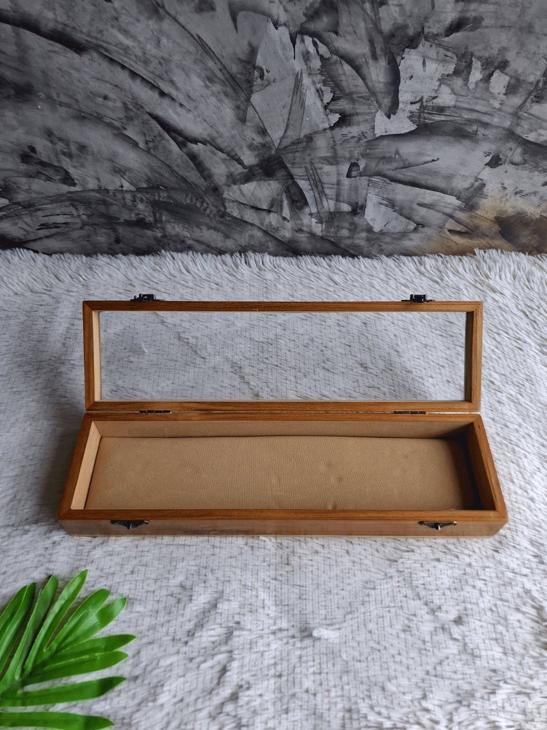 กล่องไม้สักฝาล็อคกระจก