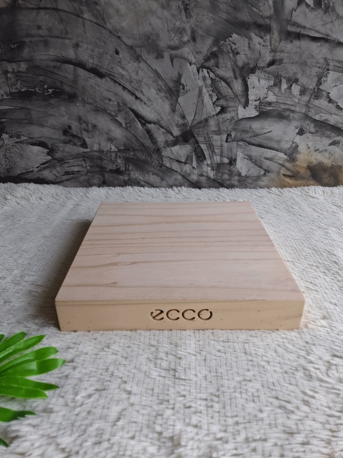 กล่องไม้ทรงทึบ