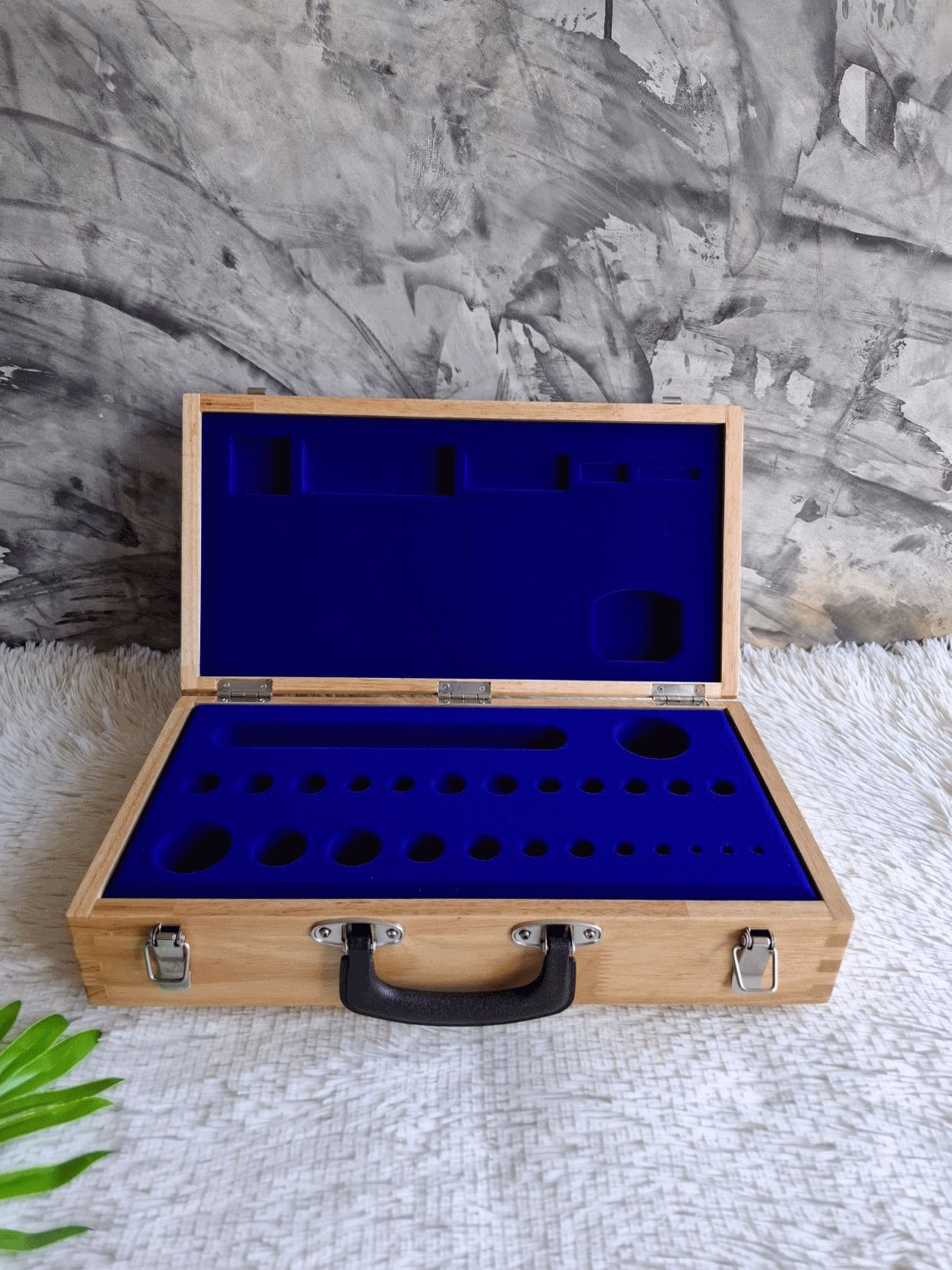 กล่องไม้ใส่ลูกตุ้มชั่งน้ำหนัก