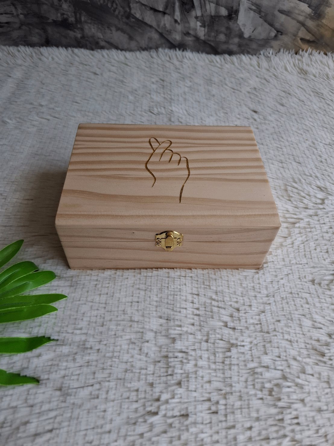 กล่องไม้สนฝาล็อค