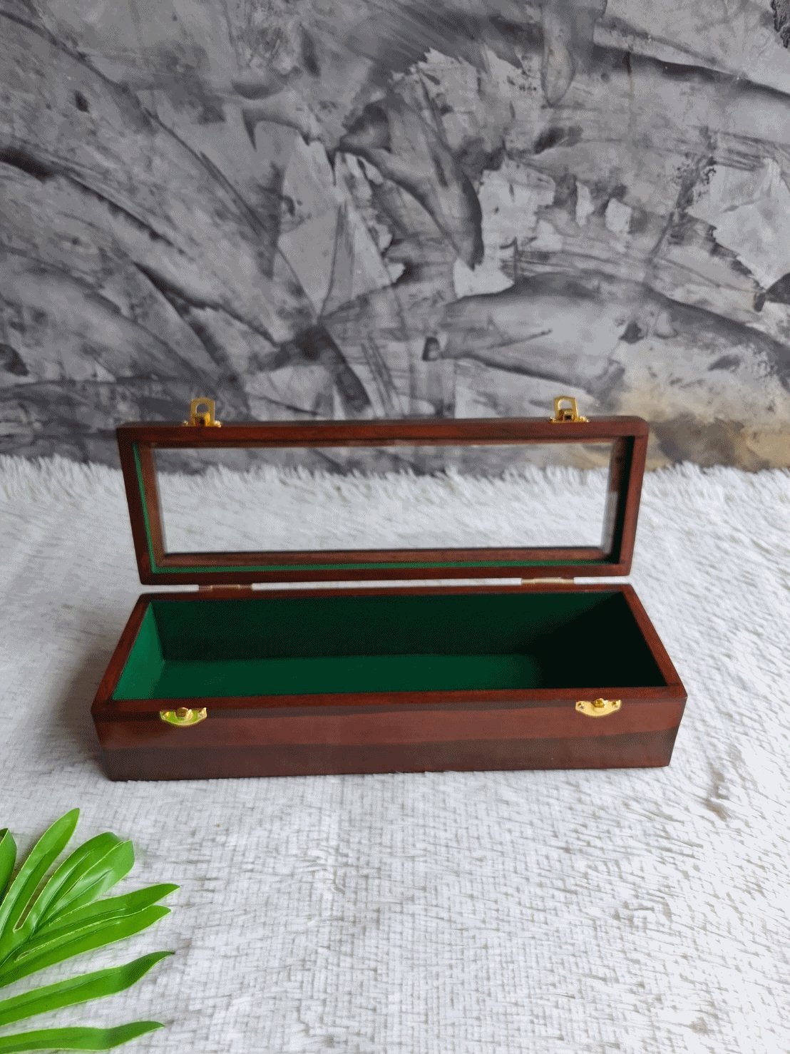 กล่องไม้ฝาล็อคกระจกสีประดู่