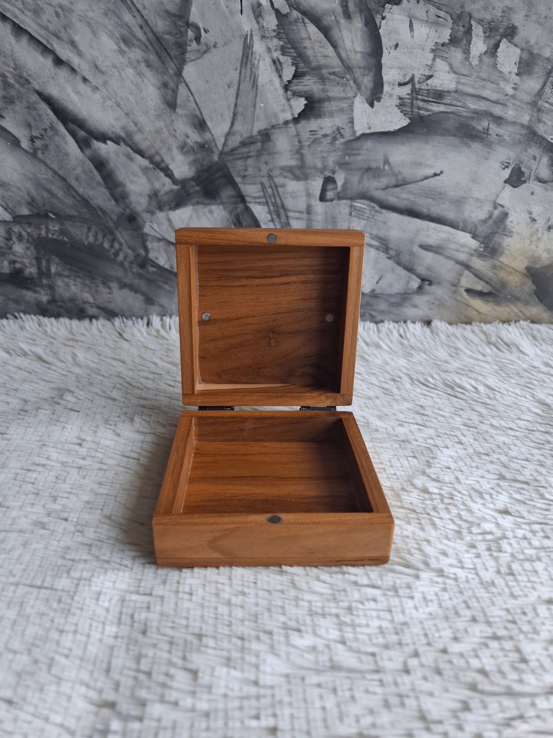 กล่องไม้สักจริง