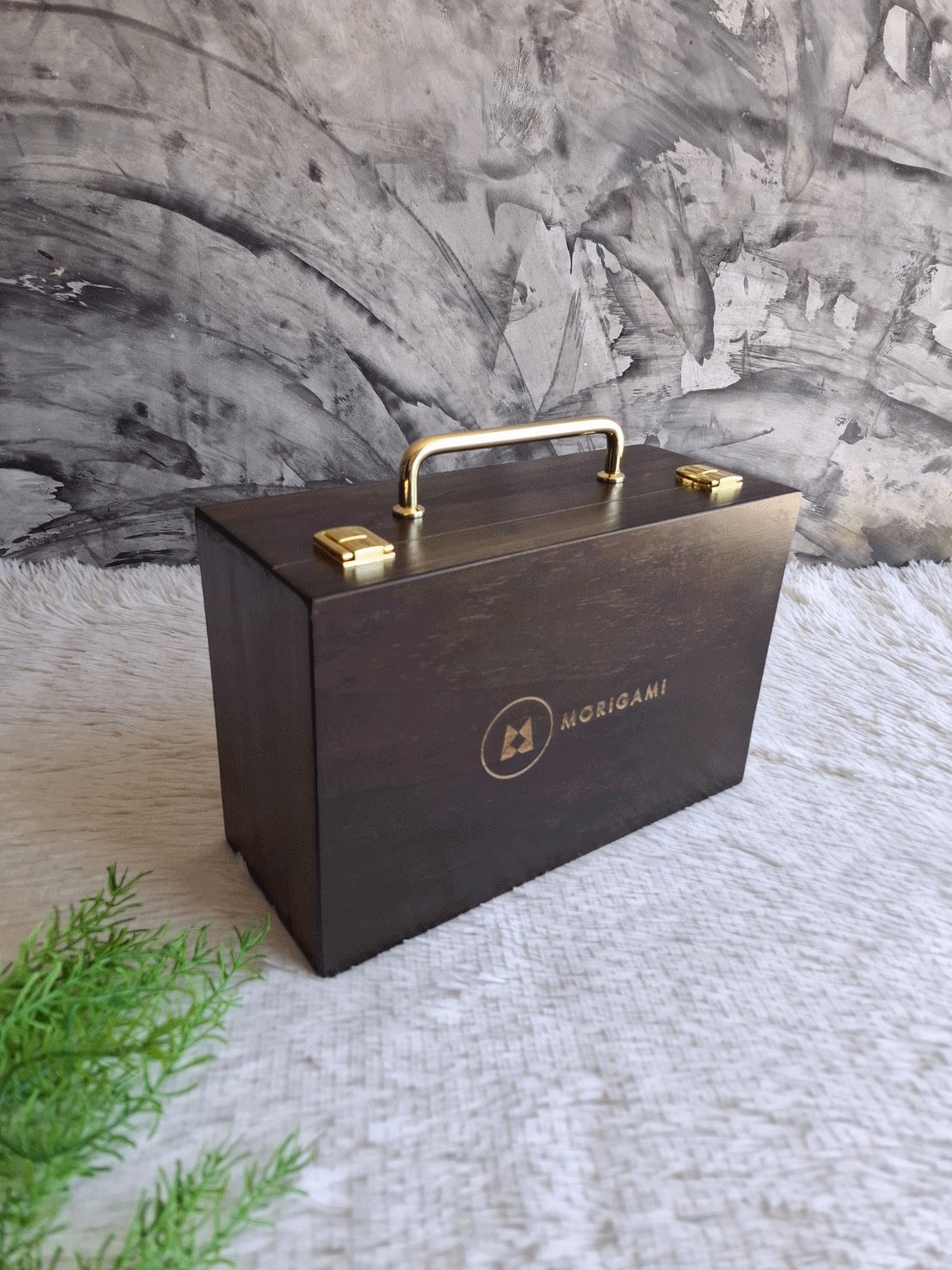 กระเป๋ากล่องไม้สน